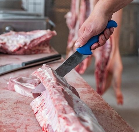 افزایش قیمت گوشت در خرده فروشی‌ها تخلف است