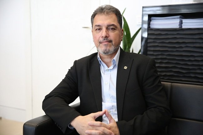 اقتصاد دستوری و انحصار، ریشه اصلی بحران تولید و صادرات است