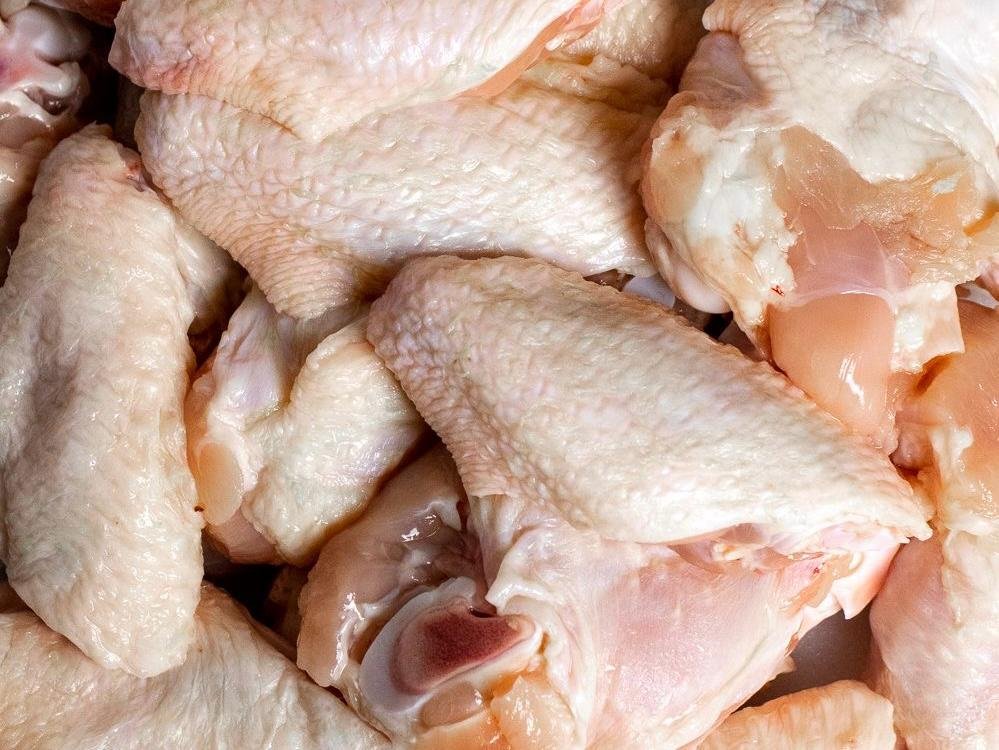 توزیع روزانه ۸ هزار و ۵۰۰ تن مرغ در سطح کشور